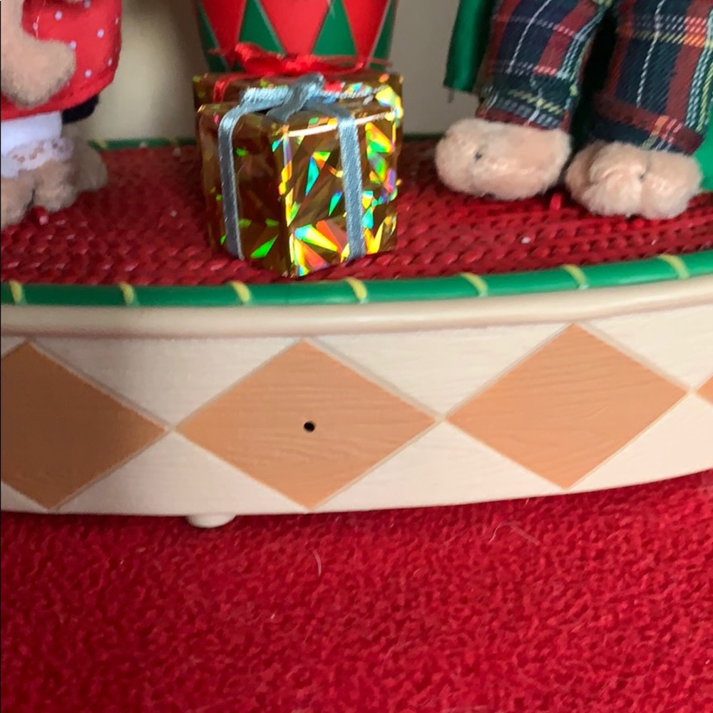 Animated/Musical A Beary Merry Holiday Celebration - Picture 7 of 9
